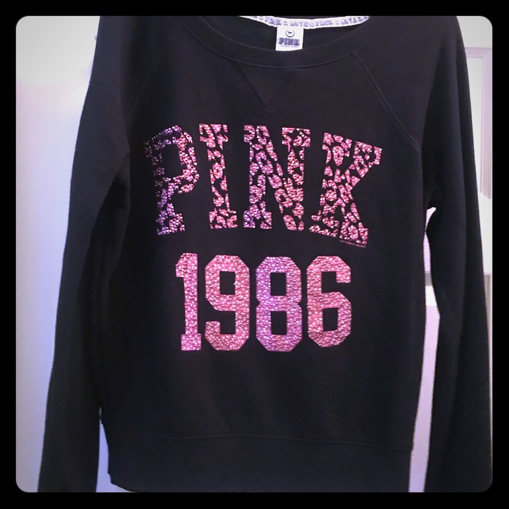 Ladies medium pullover black sweatshirt